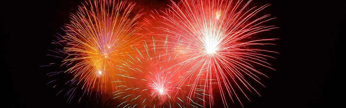 rocket-red-orange-fireworks_1200x375_c