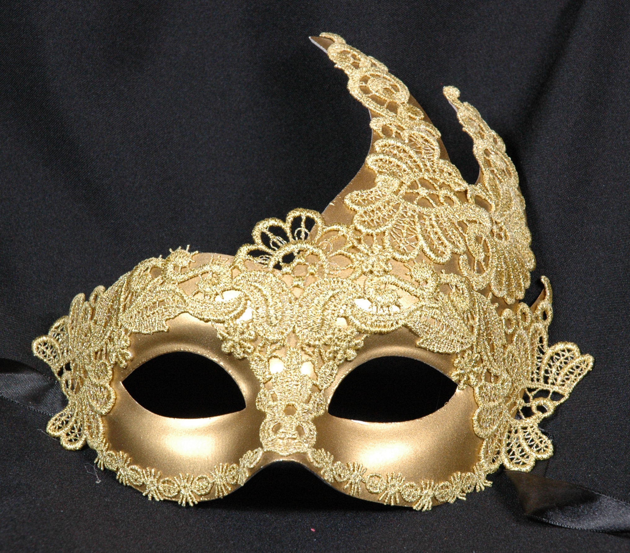 Venezianische Maske  ONDA gold mit Spitzendekor