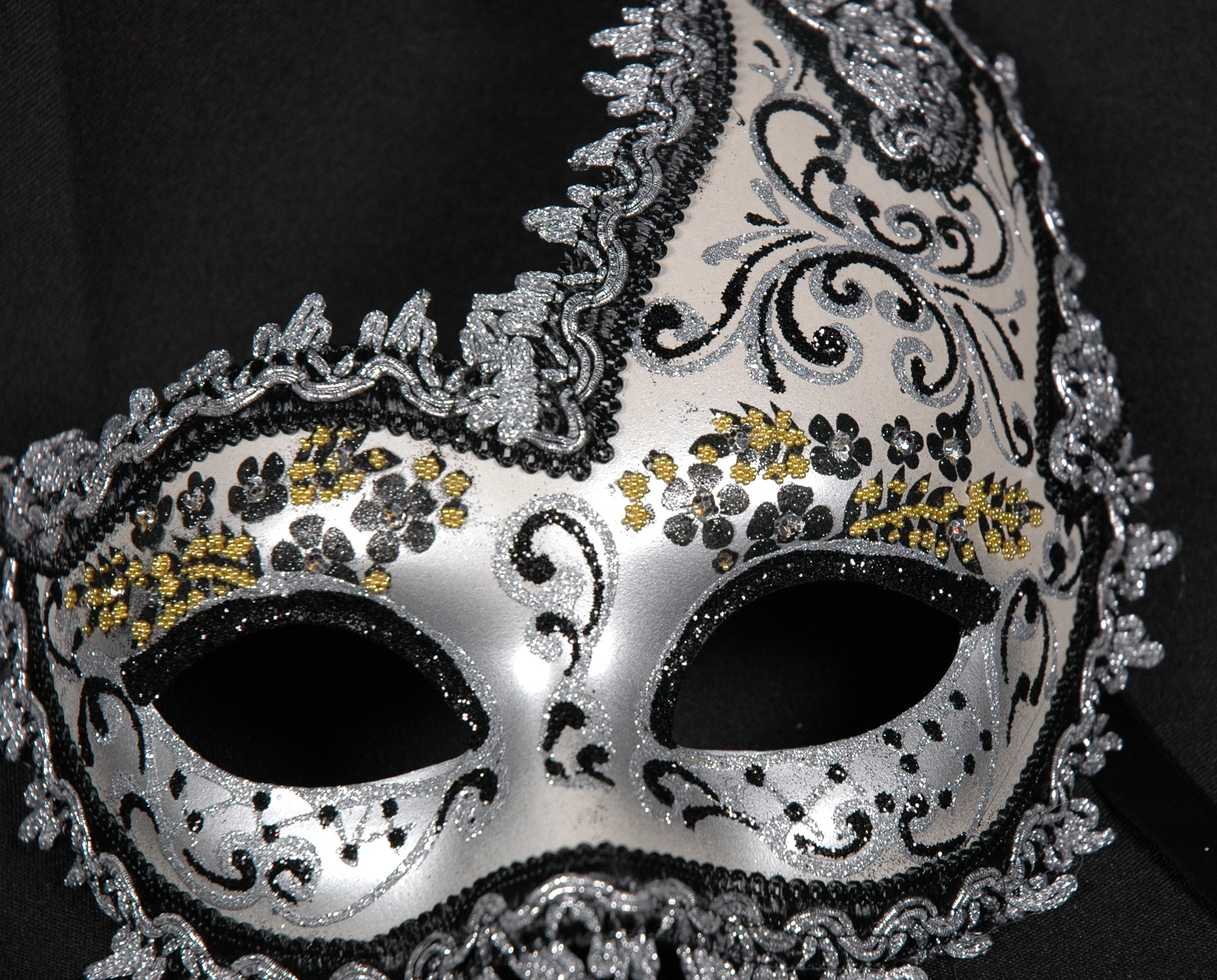 Venezianische Maske Columbine ONDA "Giada" silber-weiß