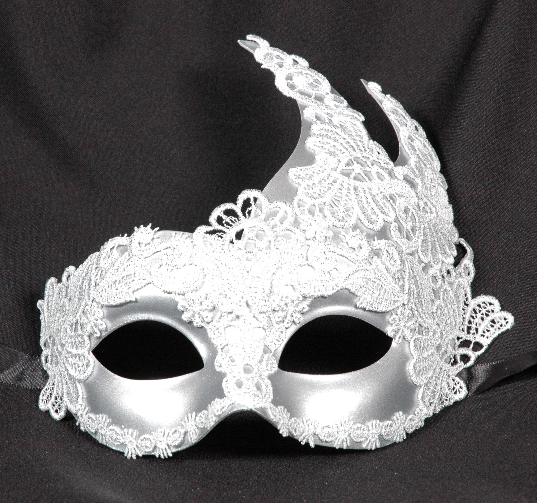 Venezianische Maske  ONDA silber mit Spitzendekor