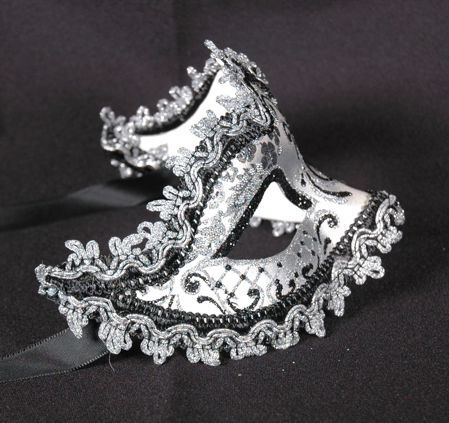 Venezianische Maske Columbine "Punta-Giada" schwarz-silber